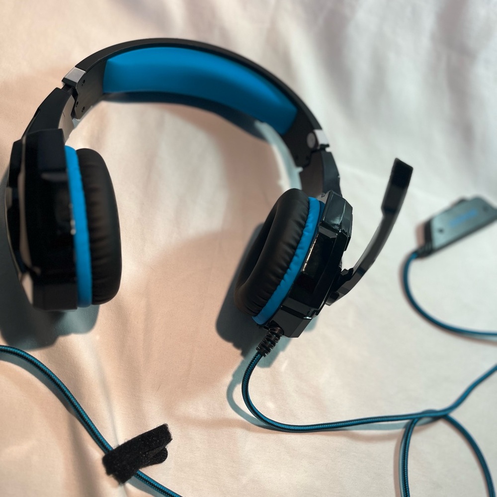 Black and Blue Bengo Gaming Headset Noise Cancelling Over Ear with Mic